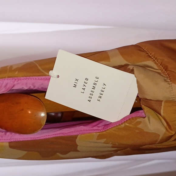 Free Assembly Women's Oversized Puffer Vest XXL Camouflaged Brown Pink interior - Picture 7 of 12